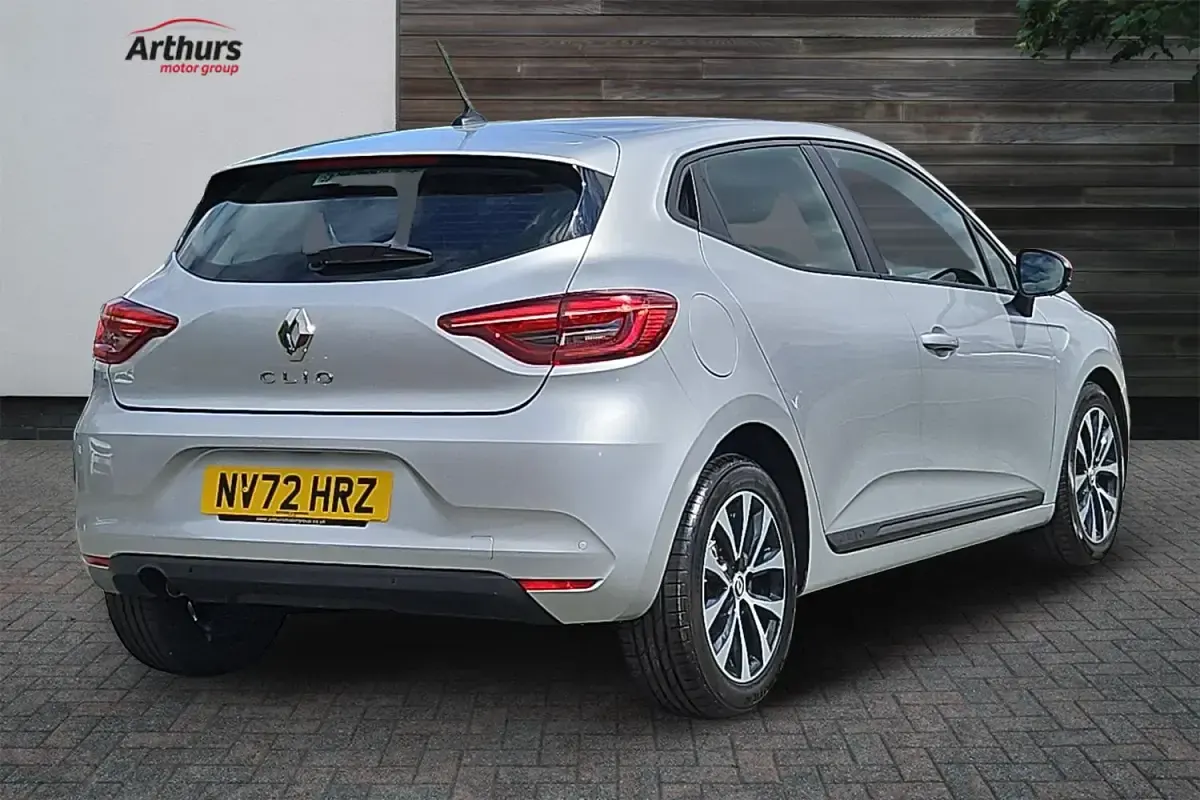 Used Renault Clio Evolution 90 HP (66 kW) 2022 Silver Hatchback