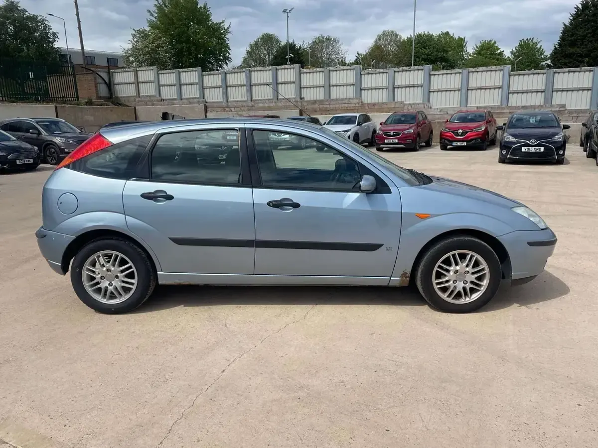 Used Ford Focus 2004 Blue Hatchback