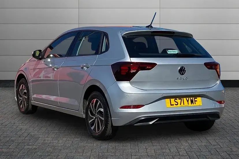 Used VW Polo Life 95 HP (69 kW) 2021 Reflex silver Hatchback