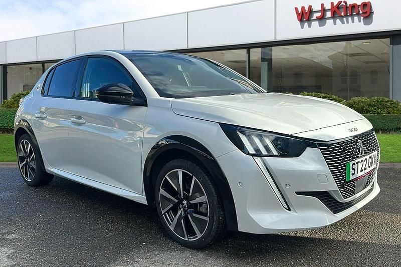 Used Peugeot e-208 Premium 100 kW (136 HP) 2022 Pearlescent white Hatchback