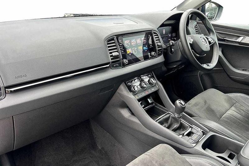 Used Skoda Karoq SE L 110 HP (80 kW) 2023 Petrol blue metallic SUV