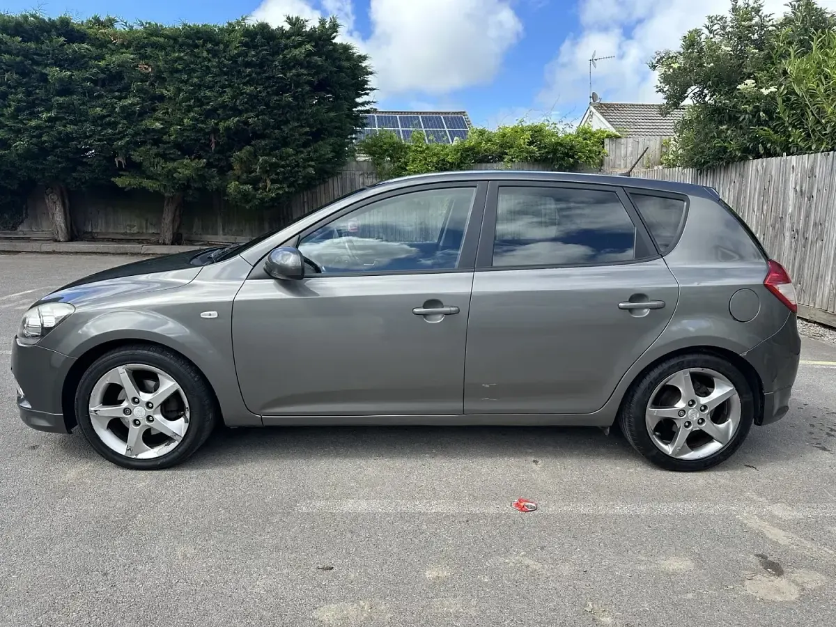 Used Kia Ceed 113 HP (83 kW) 2012 Grey Hatchback