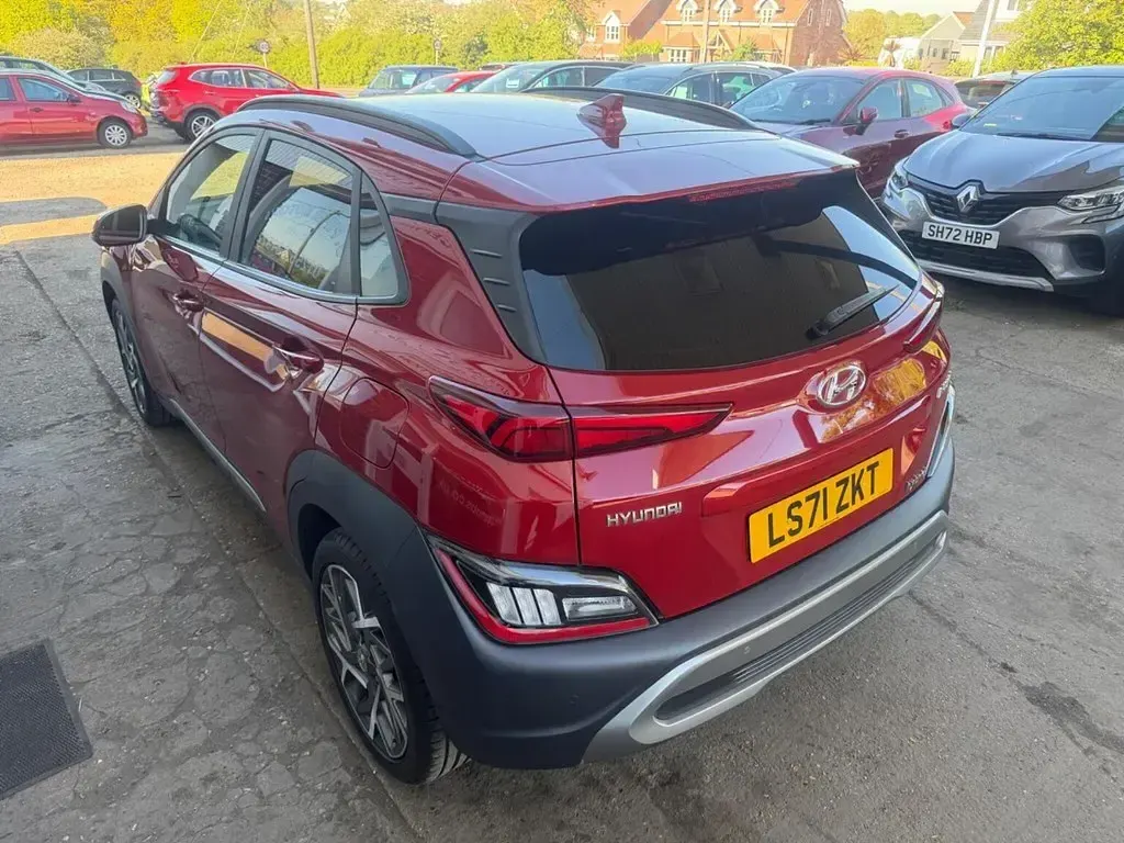 Usado Hyundai Kona Premium 141 CV (103 kW) 2021 Rojo SUV