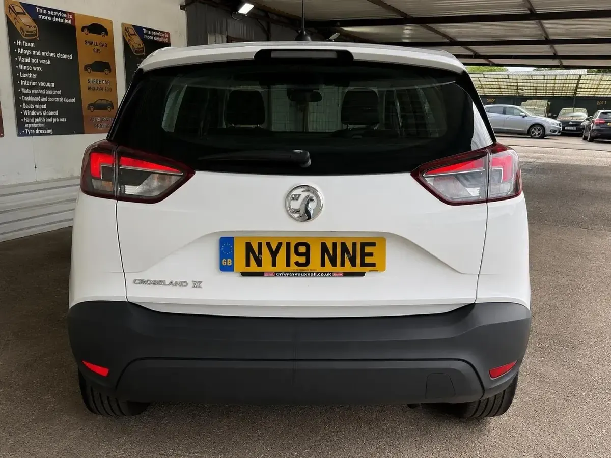 Used Vauxhall Crossland X 2019 White SUV