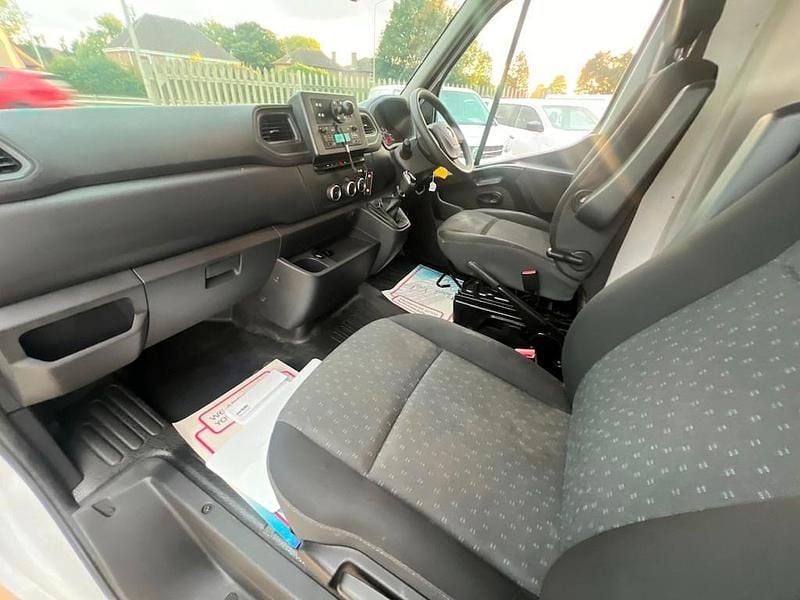 Used Vauxhall Movano S 150 HP (110 kW) 2019 White MPV