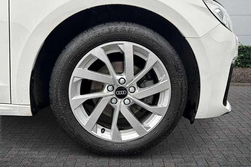 Used Audi A1 Sport 108 HP (79 kW) 2022 White SUV