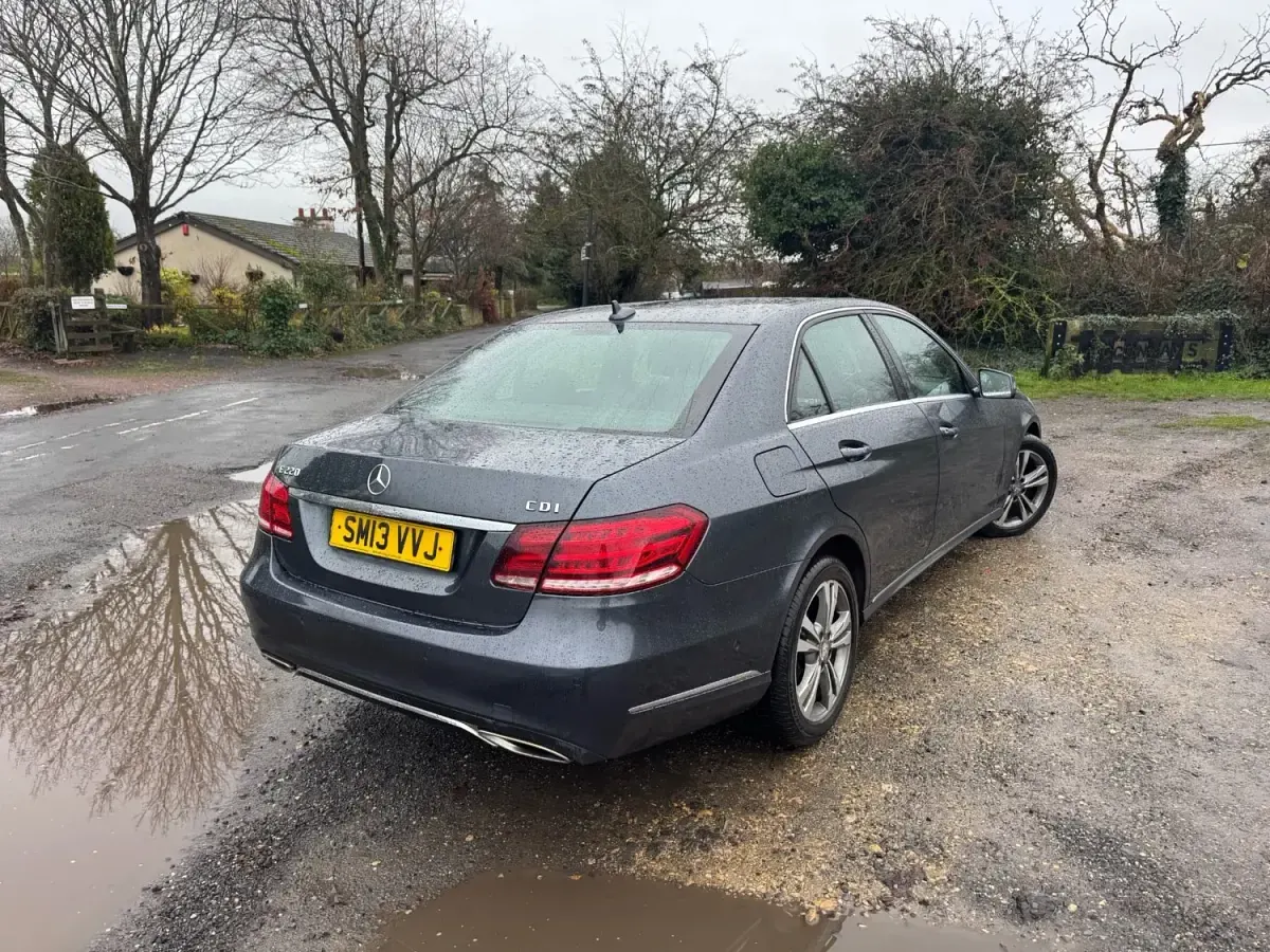Begagnad Mercedes E220 SE 2013 Grå Sedan