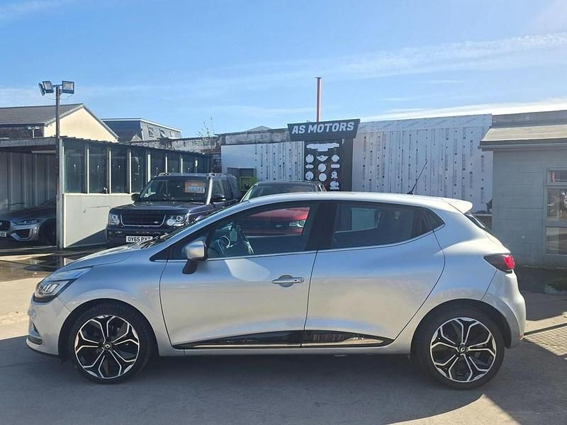 Used Renault Clio IV Dynamique 90 HP (66 kW) 2017 Silver Hatchback
