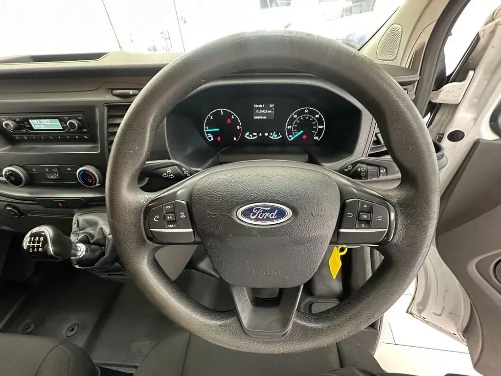 Used Ford Transit Custom 105 HP (77 kW) 2019 White Van