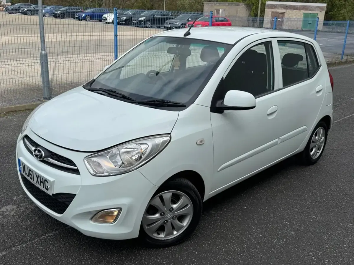 Usado Hyundai i10 Active 85 HP (62 kW) 2011 Branco Citadino