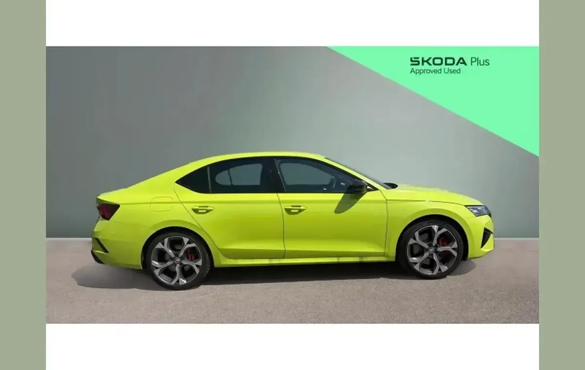 Used Skoda Octavia vRS 265 HP (194 kW) 2025 Green Hatchback