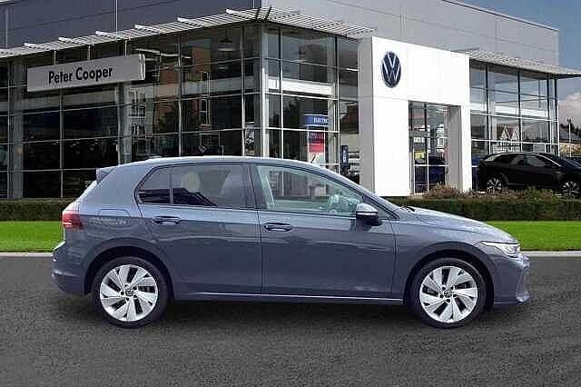 Usado VW Golf VIII Match 272 HP (200 kW) 2025 Cinzento Citadino