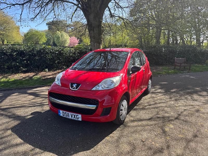 Used Peugeot 107 68 HP (50 kW) 2011 Red Hatchback