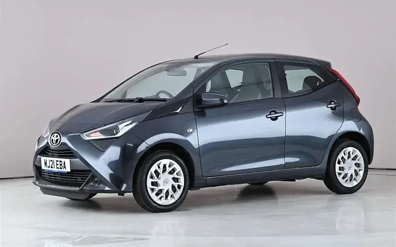 Usado Toyota Aygo X-play 72 CV (52 kW) 2021 Gris Utilitario
