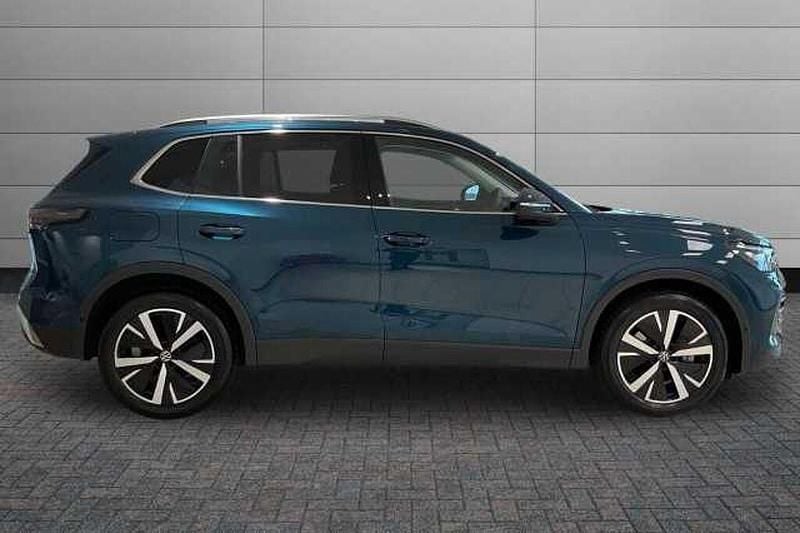 Used VW Tiguan Elegance 150 HP (110 kW) 2025 Nightshade blue SUV