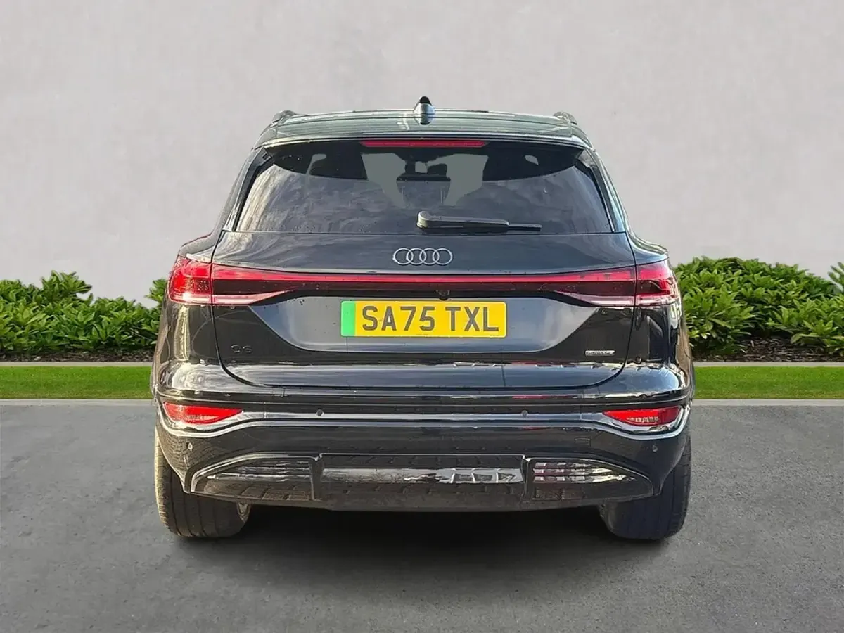 Usado Audi e-tron Premium 284 kW (387 CV) 2025 Negro SUV