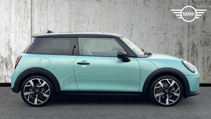 Usado Mini Cooper Hatch 113 kW (154 CV) 2025 Verde Utilitario