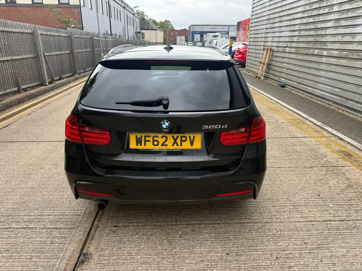 Usado BMW 320 M Sport 2012 Negro Familiar