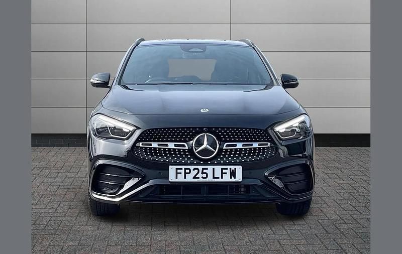 Used Mercedes GLA200 AMG Line Premium Plus 161 HP (118 kW) 2025 Black SUV