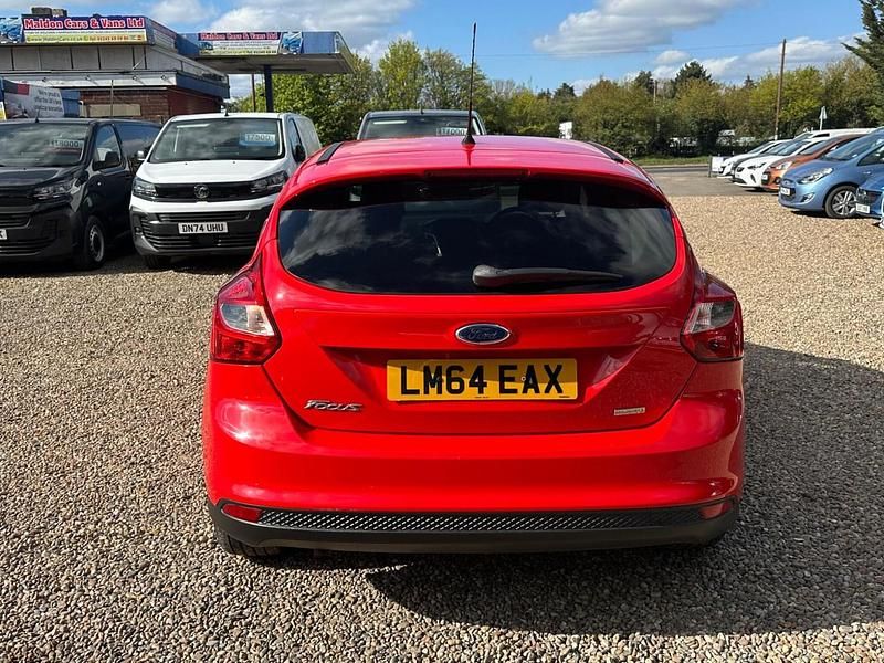 Used Ford Focus Zetec 125 HP (91 kW) 2014 Red Hatchback