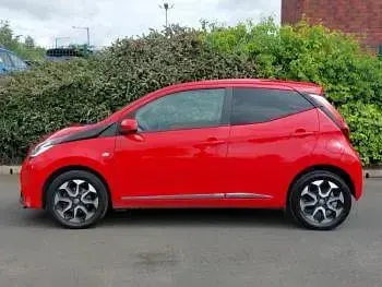 Used Toyota Aygo X-plore 69 HP (50 kW) 2018 Red Hatchback