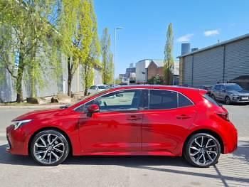 Usado Toyota Corolla 196 HP (144 kW) 2023 Vermelho Citadino