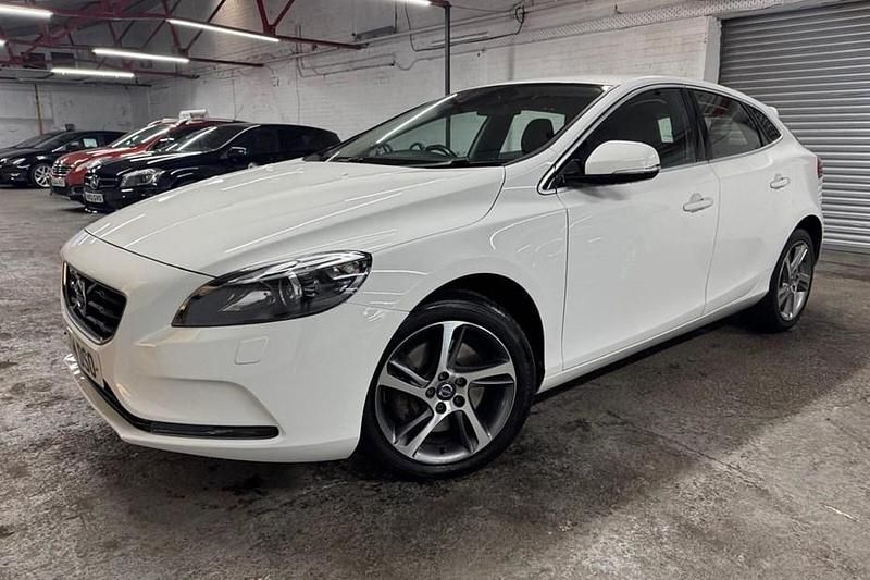White Used 2014 Volvo V40 SE Lux Estate | £5,950 (Good price) - Image 1/1