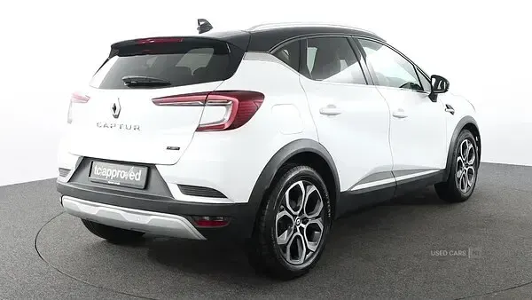 Used Renault Captur Techno 143 HP (105 kW) 2023 White/black SUV