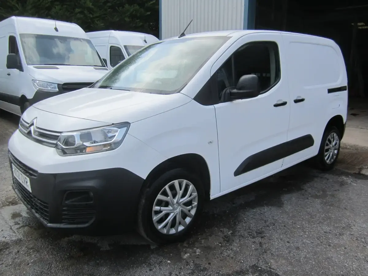 Used Citroën Berlingo 100 HP (73 kW) 2021 White MPV