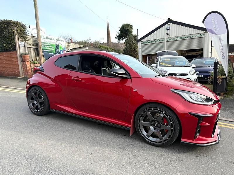 Used Toyota Yaris 272 HP (200 kW) 2021 Red Hatchback