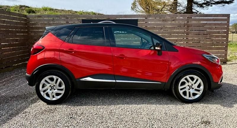 Used Renault Captur Signature 90 HP (66 kW) 2016 Red/black SUV