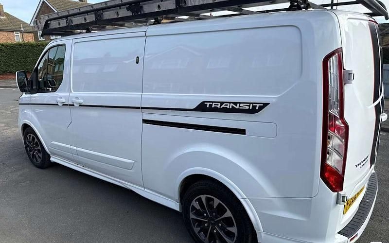 Used Ford Transit Custom Sport 185 HP (136 kW) 2021 White Van