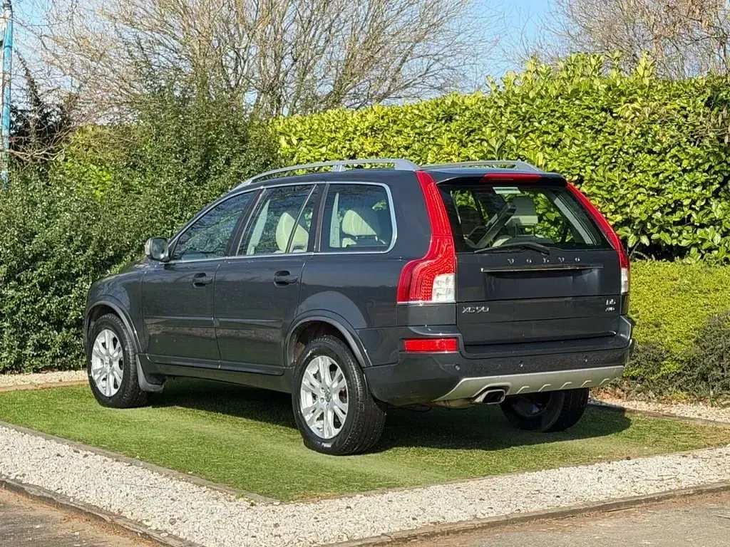 Usado Volvo XC90 SE Lux 200 HP (147 kW) 2013 Cinzento SUV
