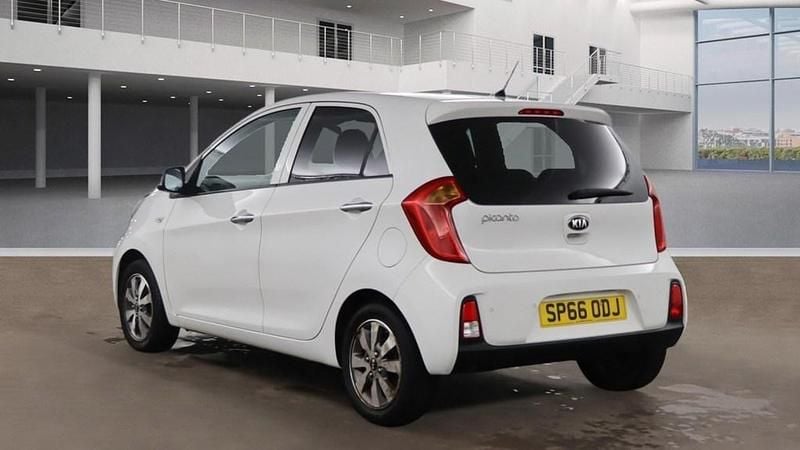 Used Kia Picanto 84 HP (61 kW) 2016 White Hatchback