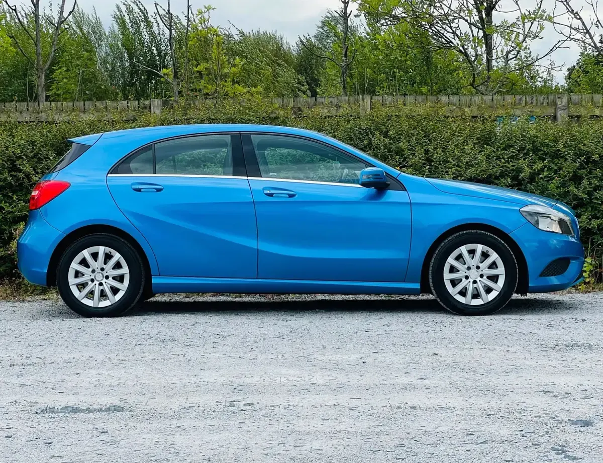 Used Mercedes A180 SE 2014 Blue Hatchback