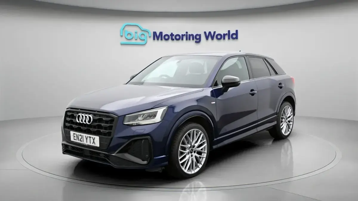 Begagnad Audi Q2 Black Edition 148 HK (108 kW) 2021 Blå SUV