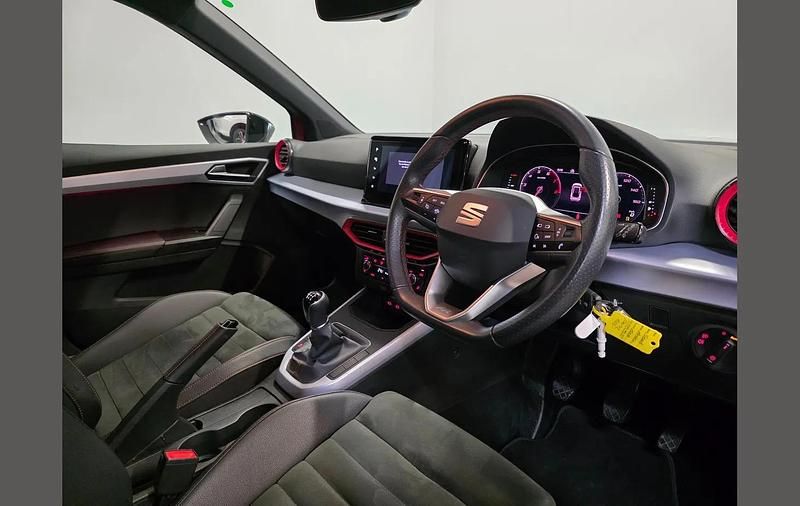 Used Seat Arona FR Sport 108 HP (79 kW) 2022 Red SUV