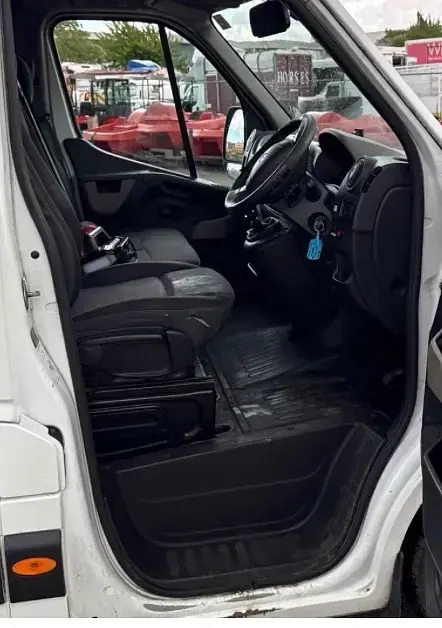 Used Renault Master 130 HP (95 kW) 2018 White Van