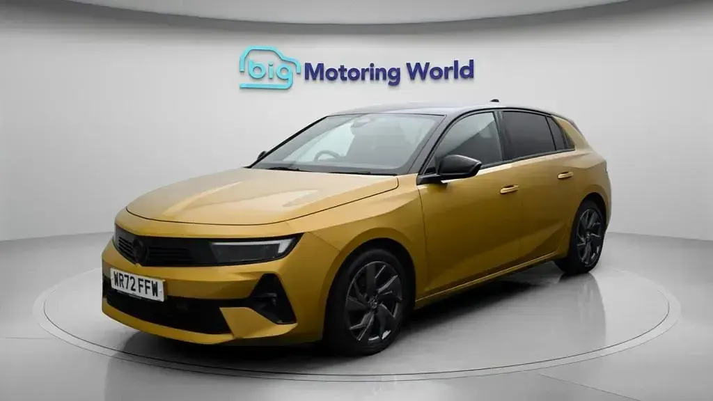 Used Vauxhall Astra GS Line 130 HP (95 kW) 2022 Yellow Hatchback