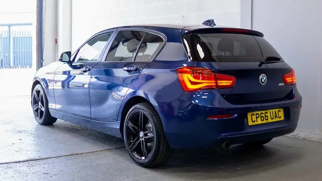 Used BMW 118 Sport Line 136 HP (100 kW) 2016 Blue Hatchback