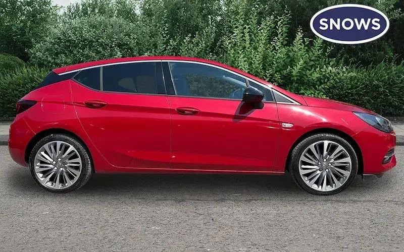 Used Vauxhall Astra Edition 145 HP (106 kW) 2021 Red Hatchback