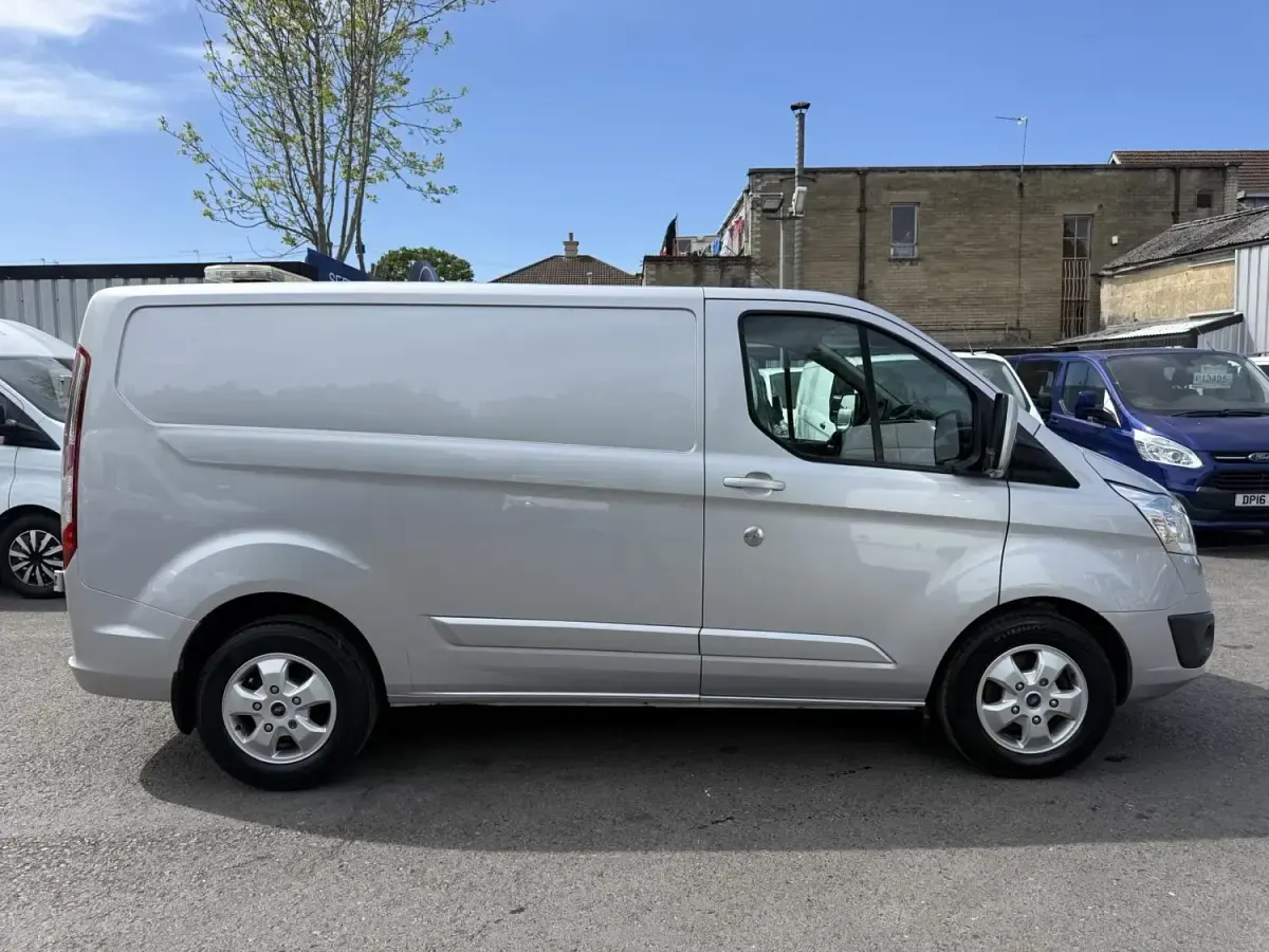 Used Ford Transit Custom Limited 170 HP (125 kW) 2017 Silver Van