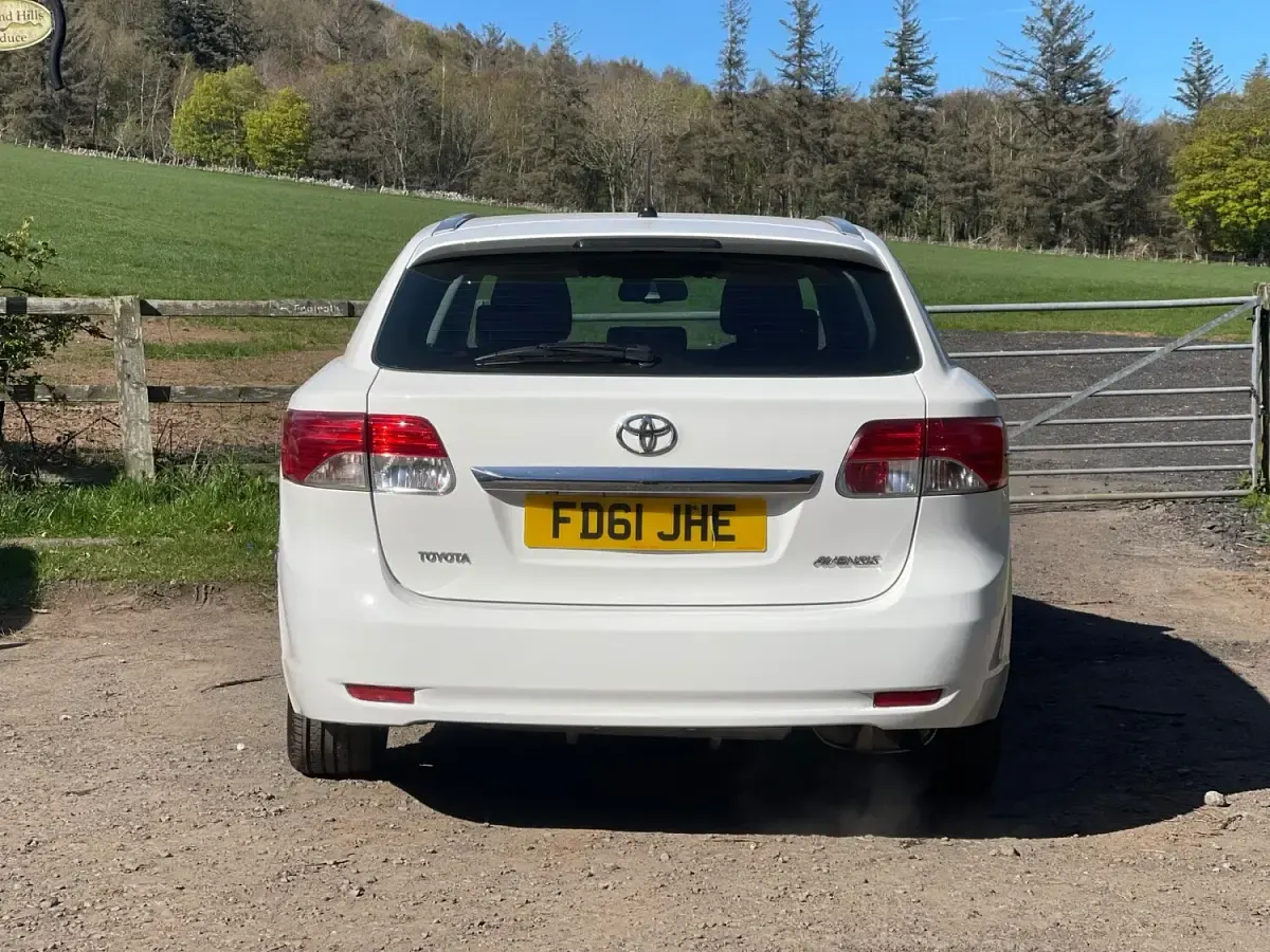 Used Toyota Avensis 147 HP (108 kW) 2011 White Estate