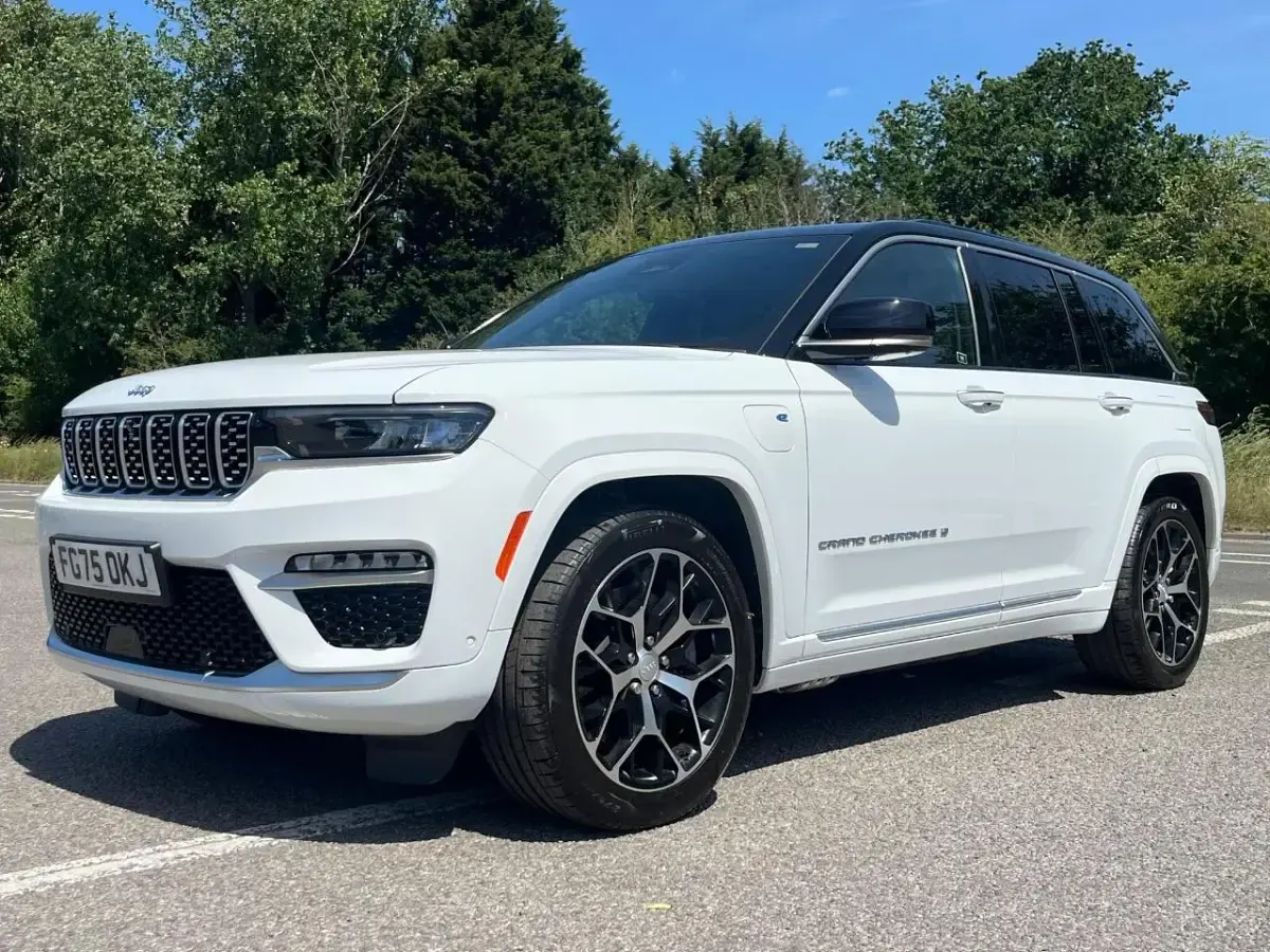 New Jeep Grand Cherokee Summit 376 HP (276 kW) 2025 White SUV