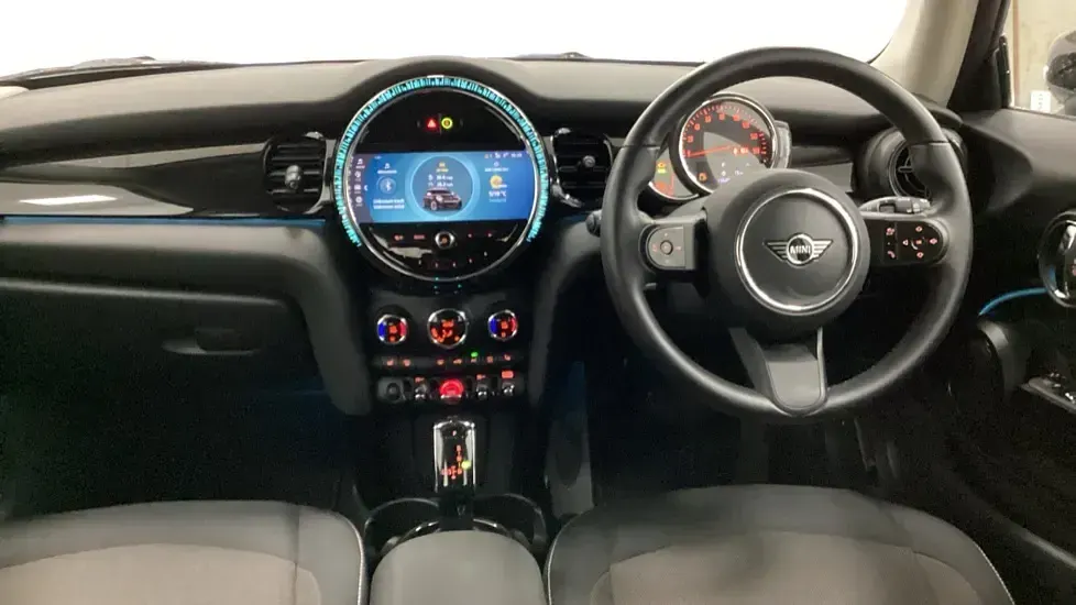 Usado Mini Cooper Classic 134 CV (98 kW) 2023 Plateado Utilitario