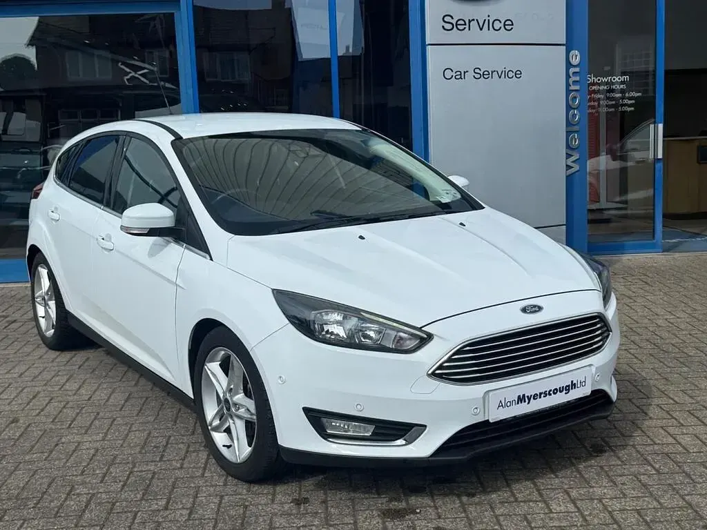 Used Ford Focus Titanium 2016 White Hatchback