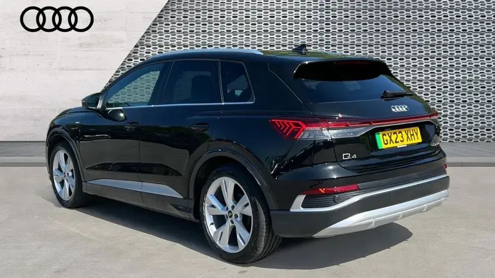 Second-hand Audi Q4 e-tron S-Line 150 kW (204 CP) 2023 Negru SUV