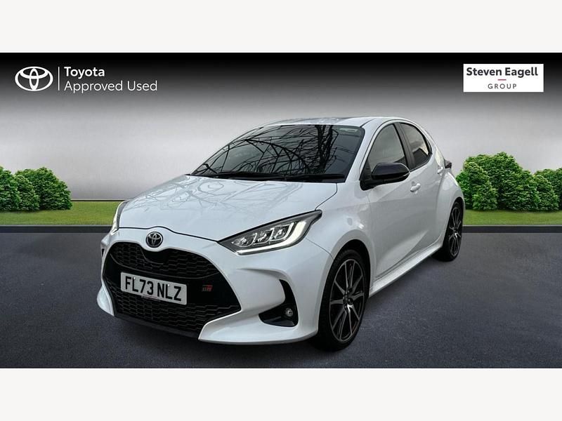 Used Toyota Yaris Hybrid Sport 116 HP (85 kW) 2023 White Hatchback
