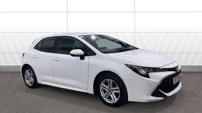 Used Toyota Corolla 122 HP (89 kW) 2022 White Hatchback