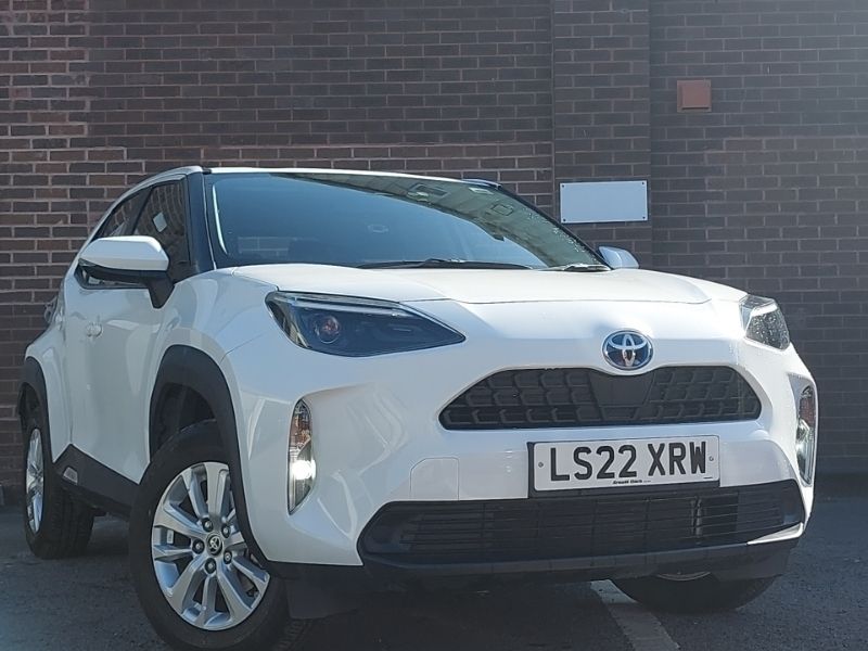 White Used 2022 Toyota Yaris Hybrid Estate | £20,298 (Good price) - Image 1/4